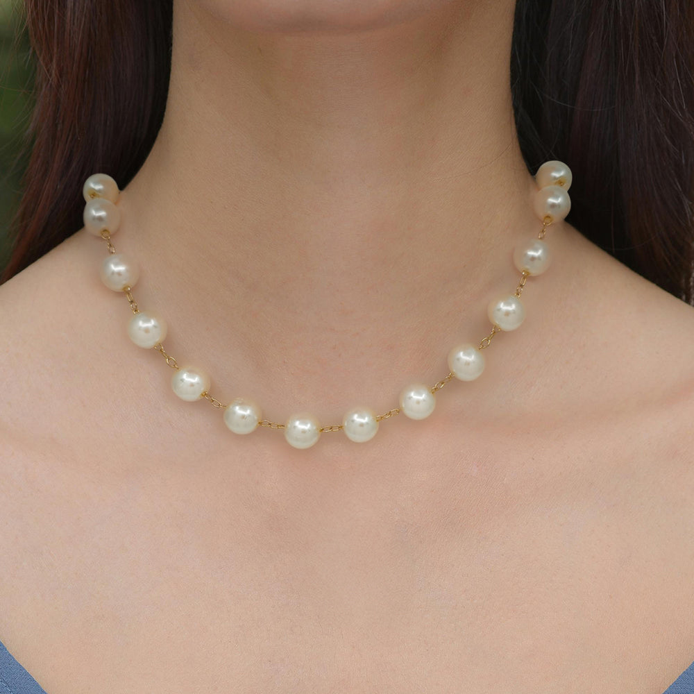 Elegant Pearl Necklace with Gold Chain